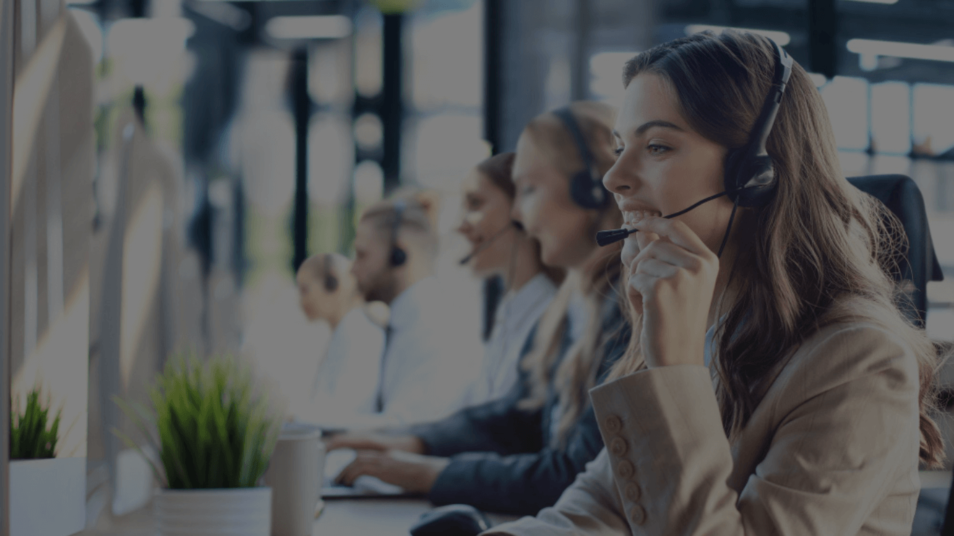 woamn working in healthcare call cnter